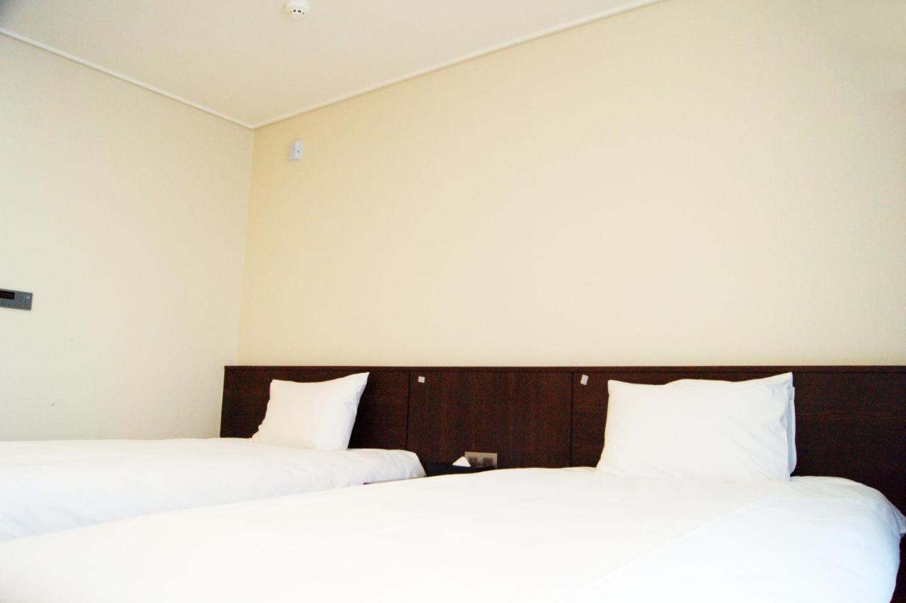 Riviera Incheon Airport Hotel Bagian luar foto