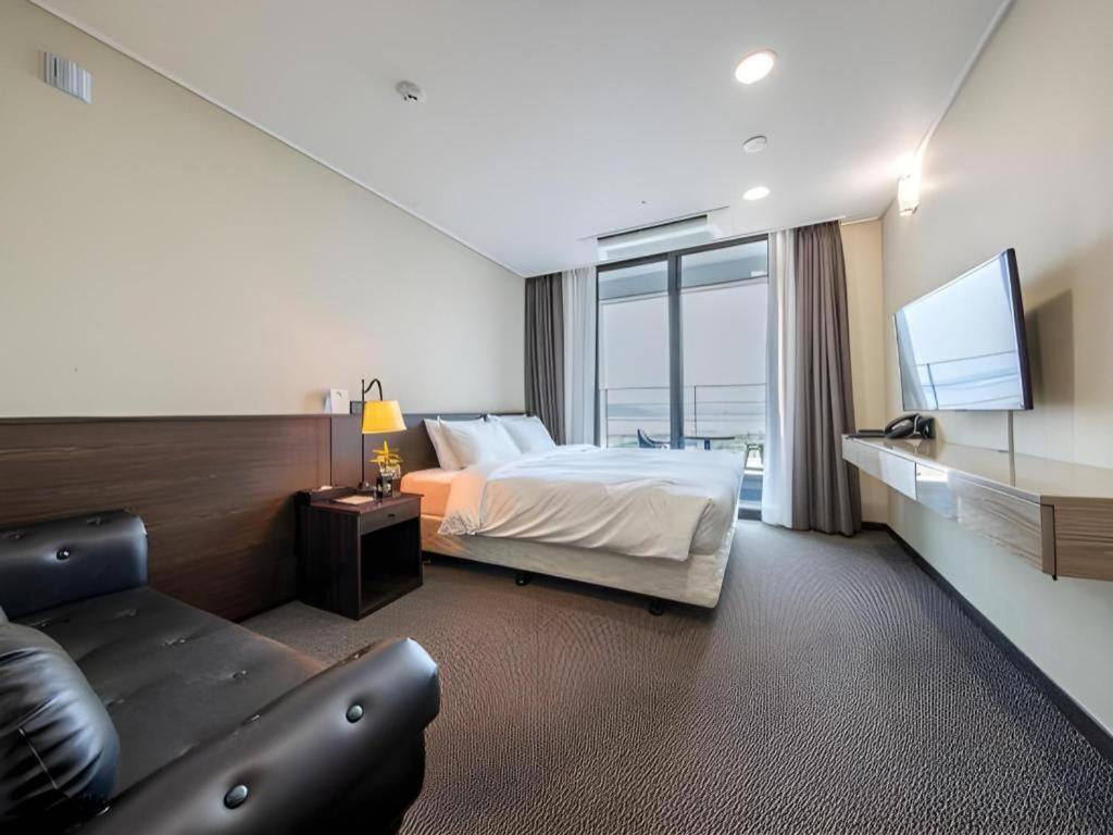 Riviera Incheon Airport Hotel Bagian luar foto