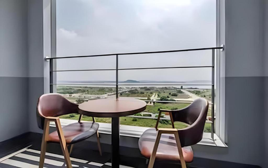 Riviera Incheon Airport Hotel Bagian luar foto