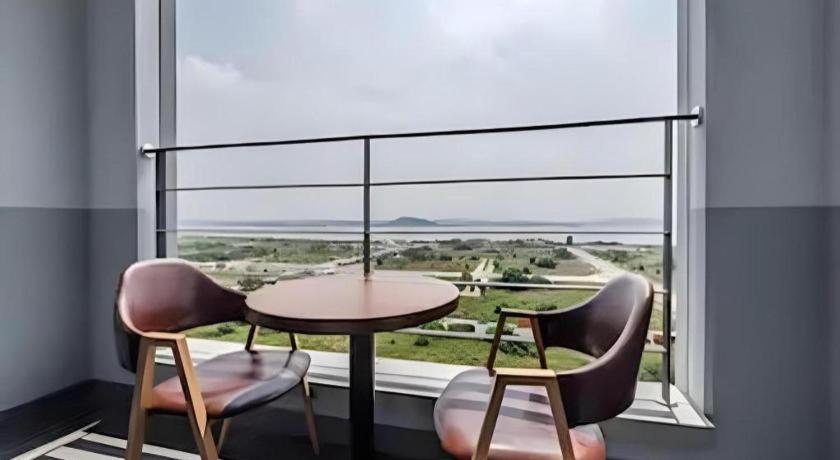 Riviera Incheon Airport Hotel Bagian luar foto